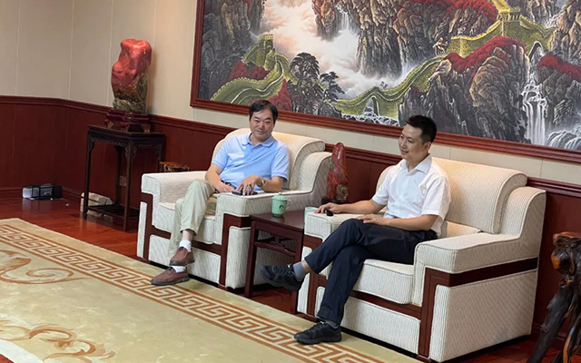 云和縣委副書(shū)記，縣長(zhǎng)周鴻飛到金成木業(yè)調(diào)研指導(dǎo)工作